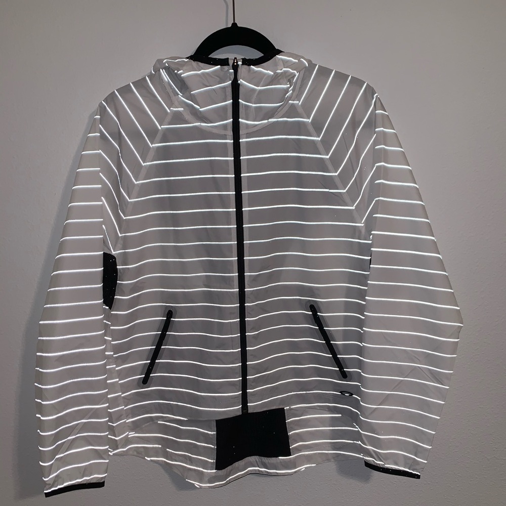 OAKLEY WIND BREAKER WOMENS SMALL NWT